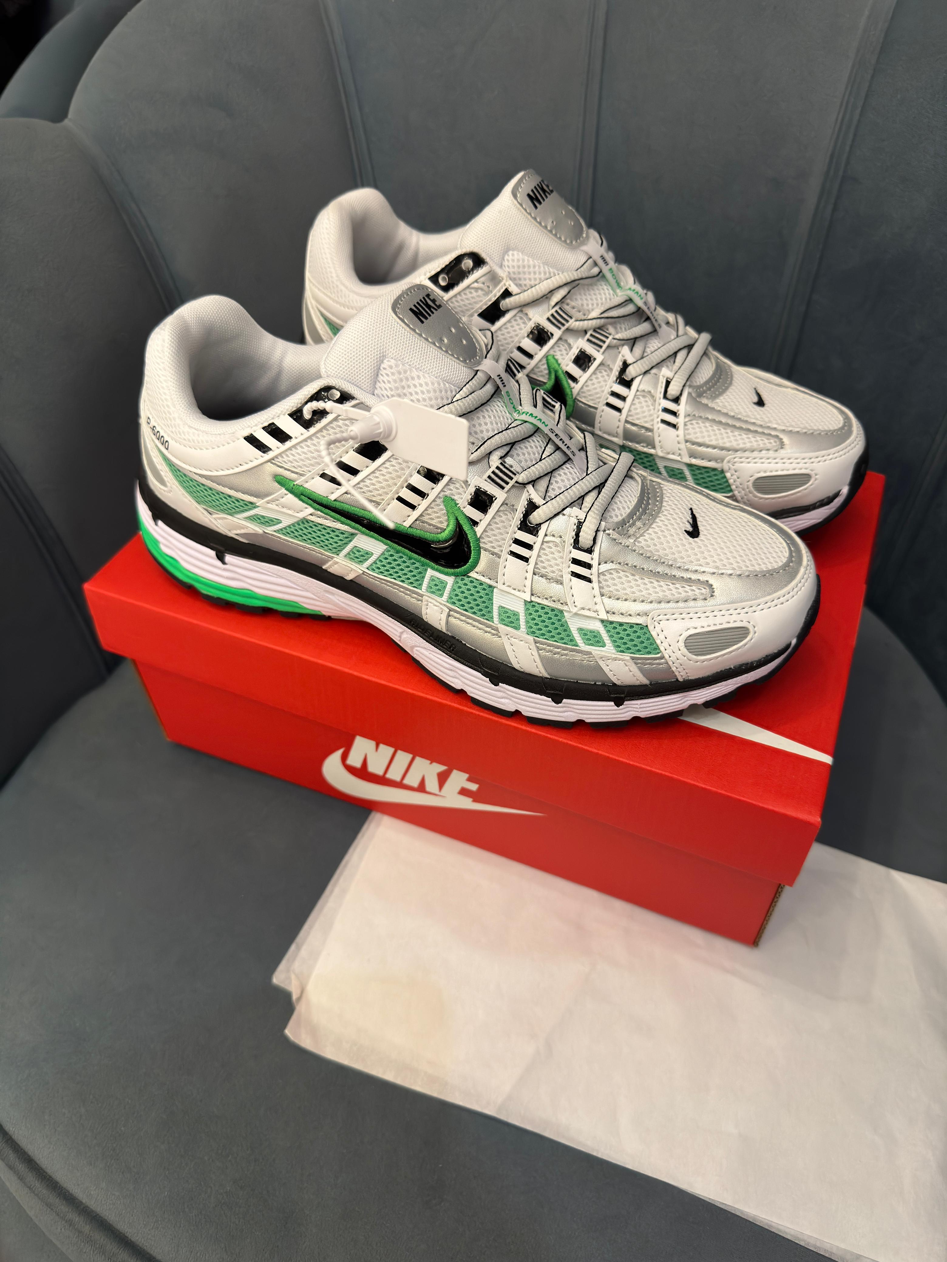 NIKE P-6000 TRAINER METTALIC GREEN