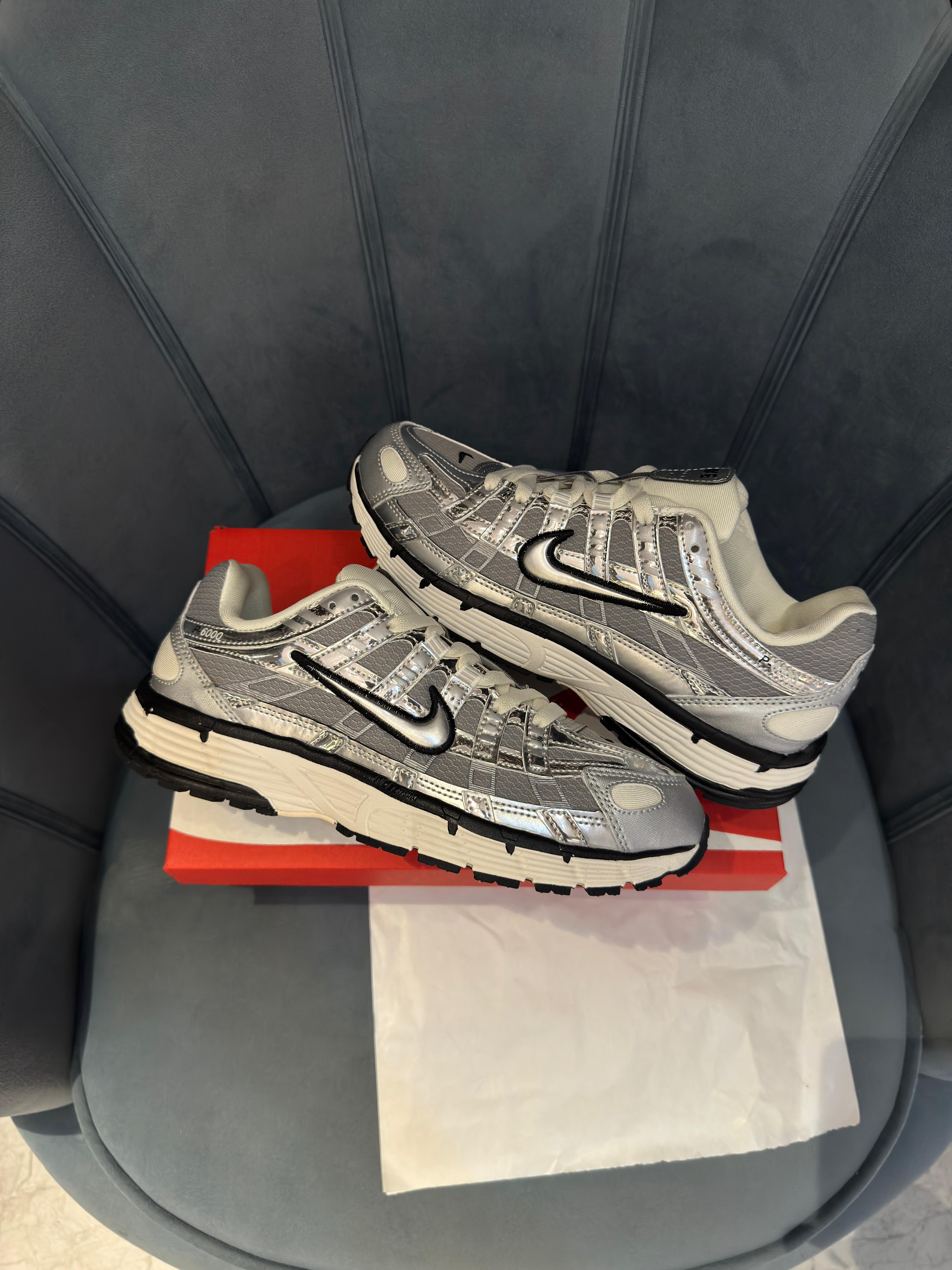 NIKE P-6000 TRAINER METALLIC SILVER BLACK🖤