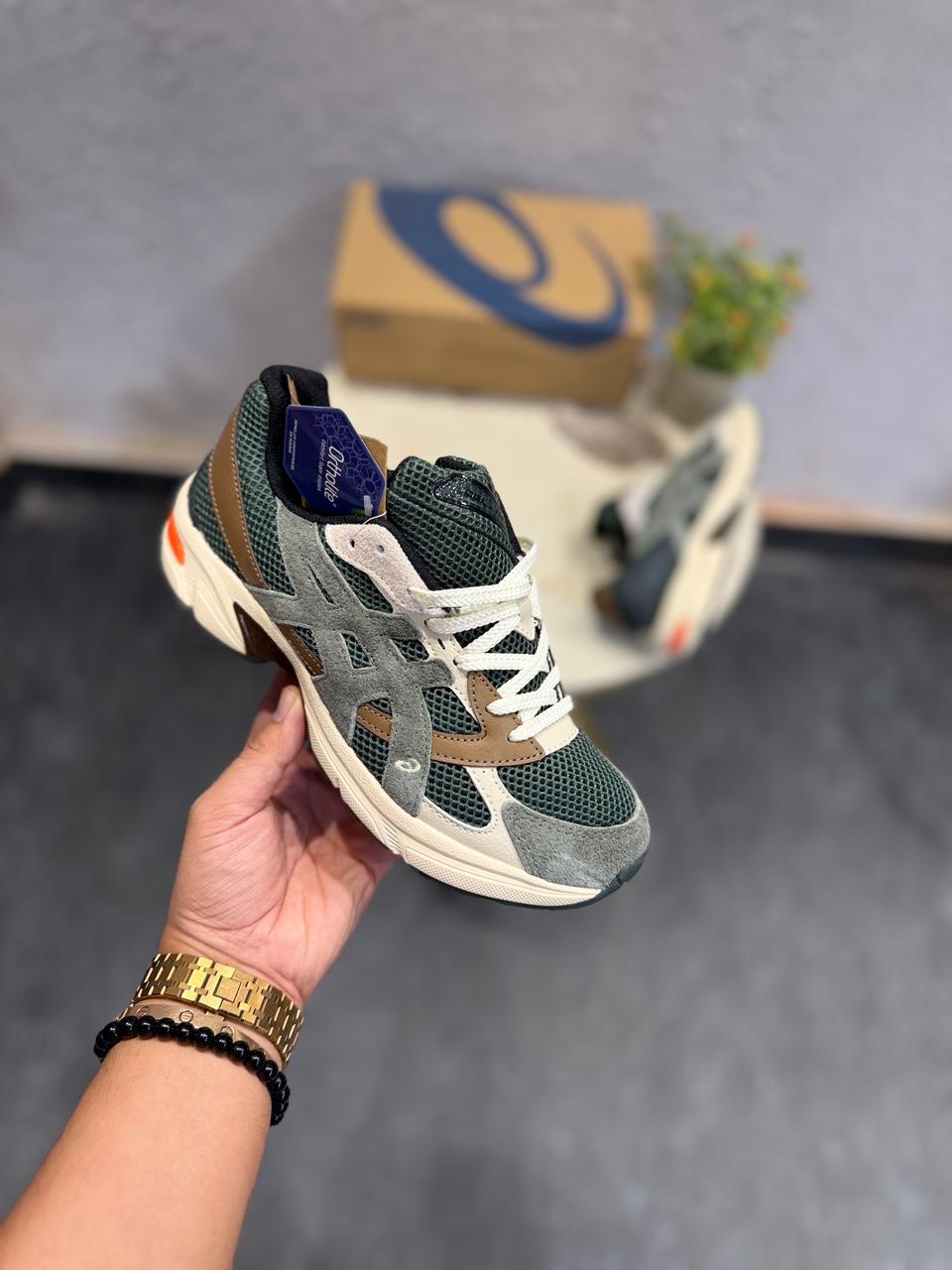 ASICS NYC GEL HAL STUDIO 🖤