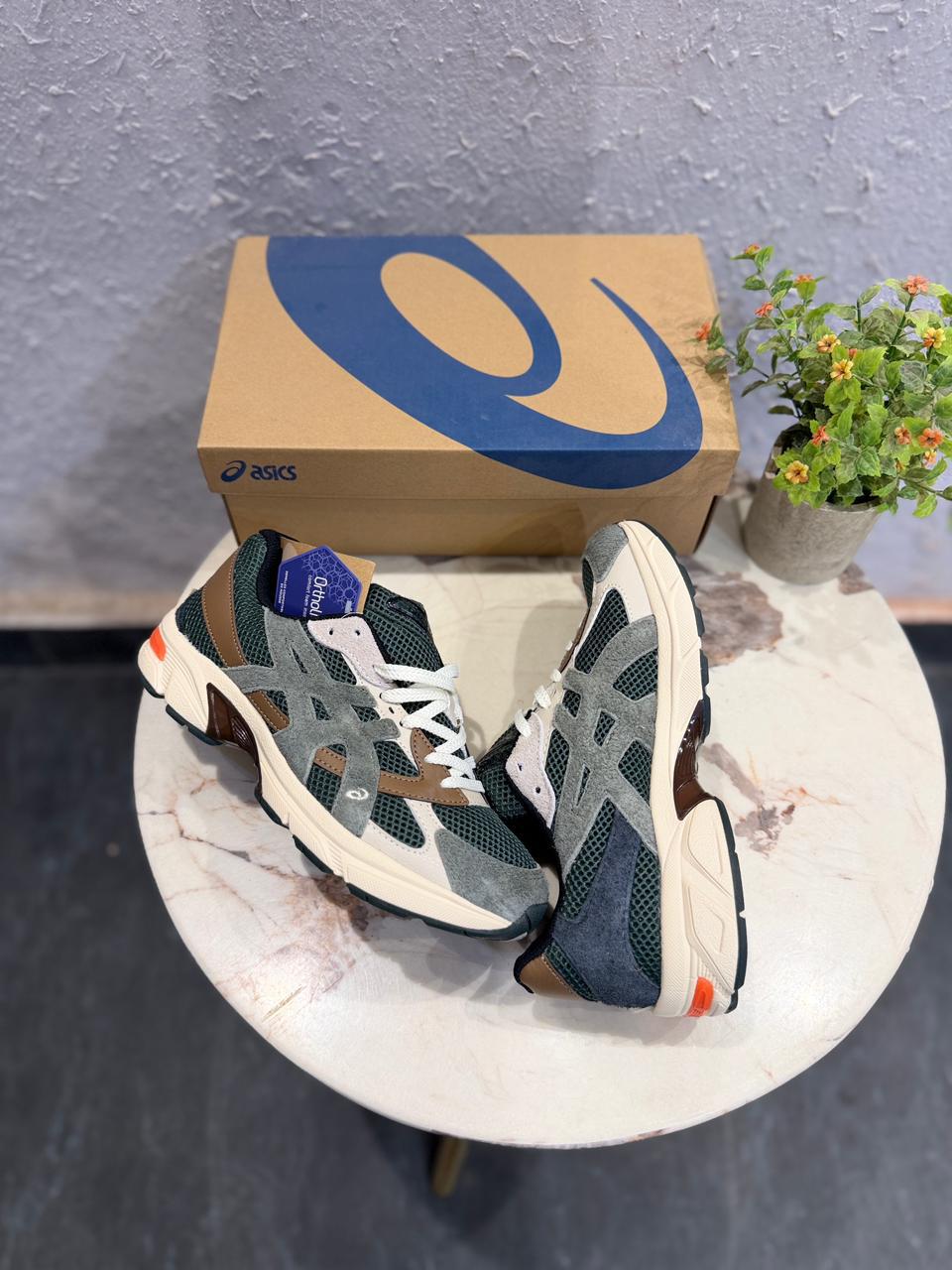 ASICS NYC GEL HAL STUDIO 🖤
