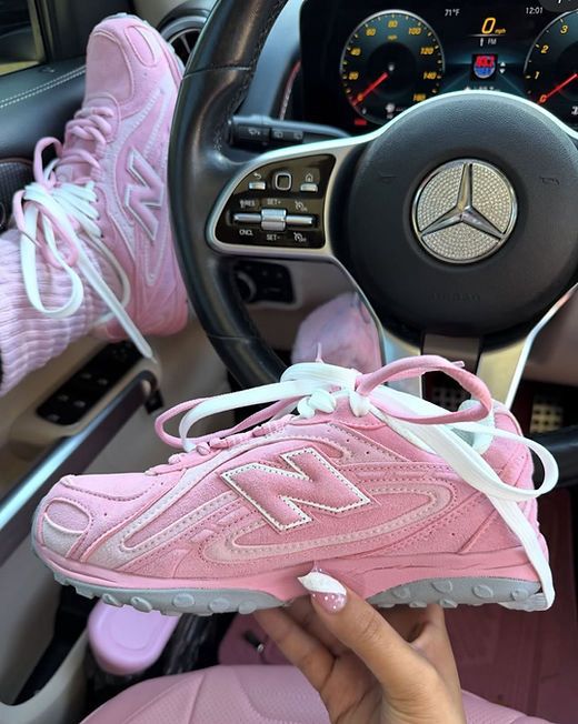 NEW BALANCE 204L BLACK PASTEL PINK
