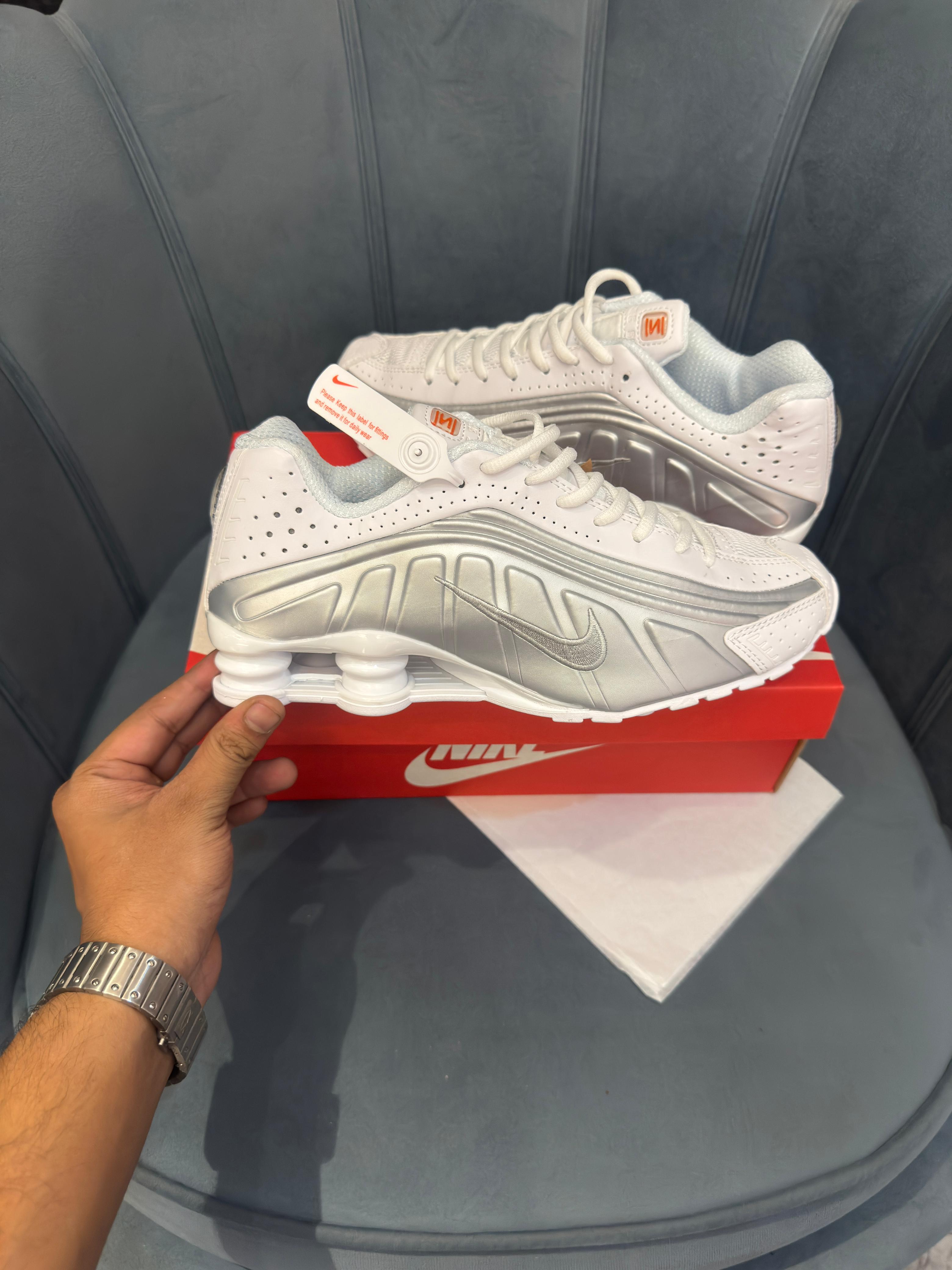 NIKE SHOX SILVER WHITE SILVER