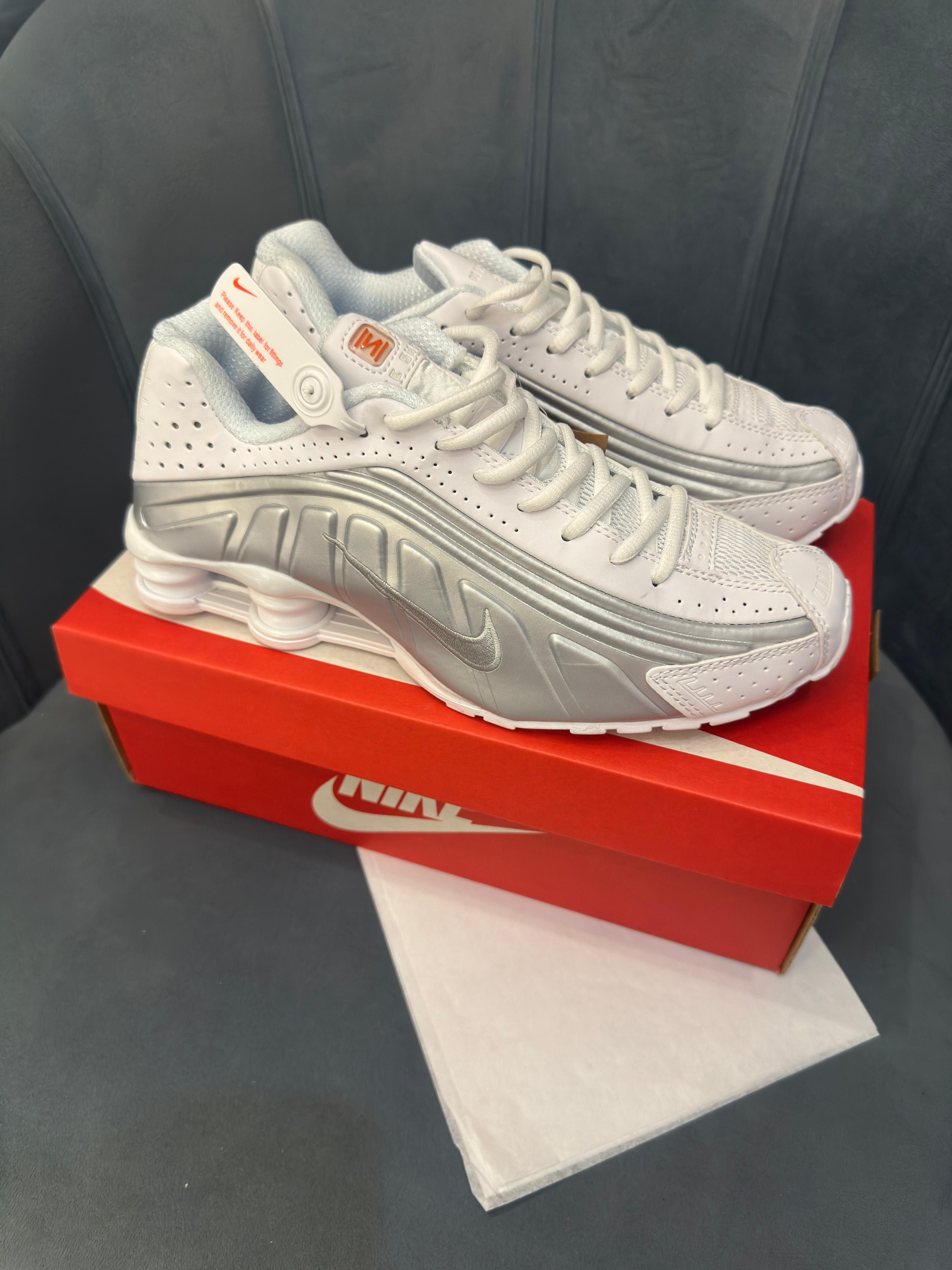 NIKE SHOX SILVER WHITE SILVER